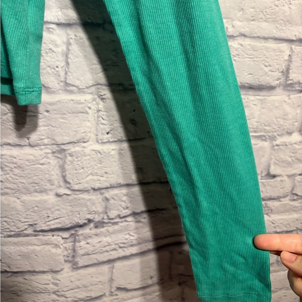 New American Eagle Top Medium and Large - Picture 6 of 12